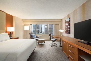 Swiss Pinnacle, Room, 1 King Bed, Non Smoking, City View