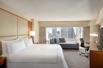 Premier Corner Room, 1 King Bed, City View