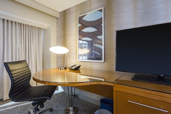 Classic Room, 1 King Bed, City View