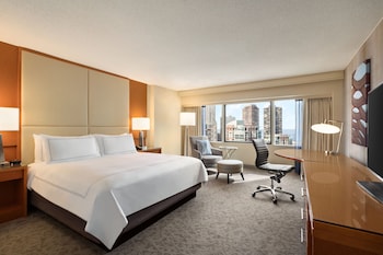 Swiss Pinnacle, Room, 1 King Bed, Non Smoking, Lake View