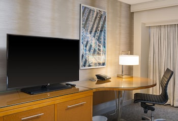 Swiss Pinnacle, Room, 1 King Bed, Non Smoking, City View