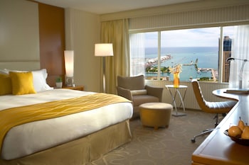 Classic Room, 1 King Bed, Lake View (Lake View)