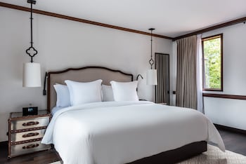 One-Bedroom Suite with Balcony
