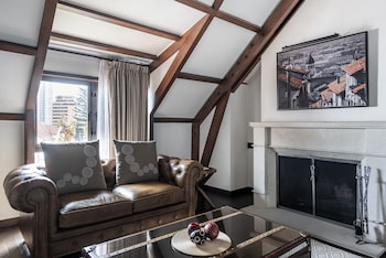One-Bedroom Suite with Fireplace