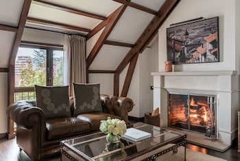 One-Bedroom Suite with Fireplace