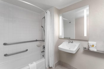 Room, 1 King Bed, Accessible, Non Smoking (Mobility/Hearing, tub w grab bars)