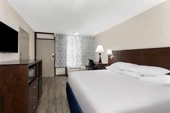 Room, 1 King Bed, Accessible, Non Smoking (Mobility/Hearing, tub w grab bars)