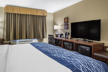 Deluxe Room, 1 King Bed, Accessible Whirlpool Tub, Non Smoking