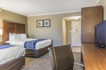 Deluxe Room, 2 Queen Beds, Accessible Tub, Non Smoking