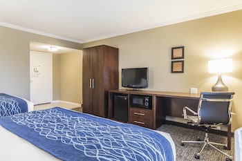 Deluxe Room, 2 Queen Beds, Accessible Tub, Non Smoking