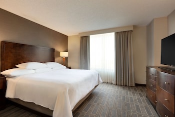 Suite, 1 King Bed, Accessible, Non Smoking (Hearing)