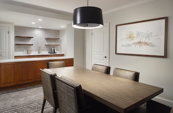 Premium Suite, River View (Parlor Suite)