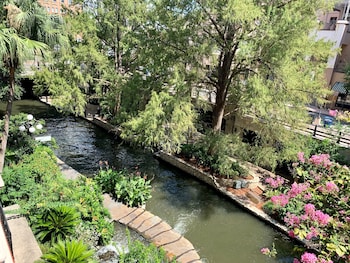 Premier Room, 2 Queen Beds, River View