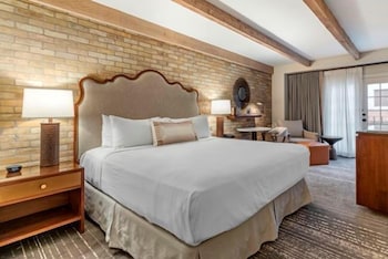 Premier Room, 1 King Bed, River View