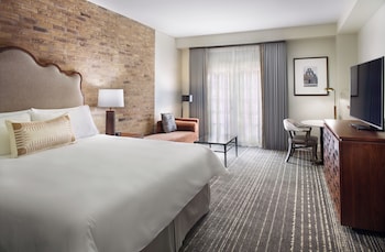 Suite, 1 King Bed (Navarro Suite)