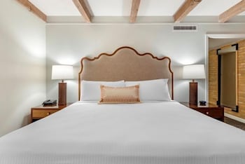 Room, 1 King Bed, River View (Ambassador)
