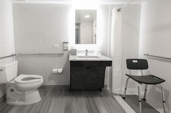 Room, 1 King Bed, Mobility Accessible (Roll-in Shower)