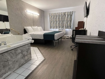 Deluxe Suite, 1 King Bed, Non Smoking, Hot Tub