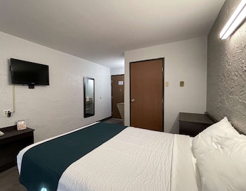 Deluxe Suite, 1 King Bed, Non Smoking, Hot Tub