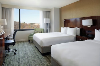 Room, 2 Queen Beds (Mobility Accessible, Tub)