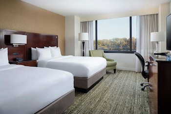 Room, 2 Queen Beds (Mobility Accessible, Tub)