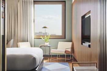 Premium Room, 1 King Bed