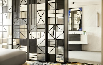 Suite, 1 Bedroom (Iconic)