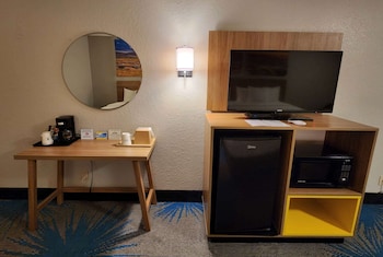 Room, 3 Queen Beds, Non-Smoking