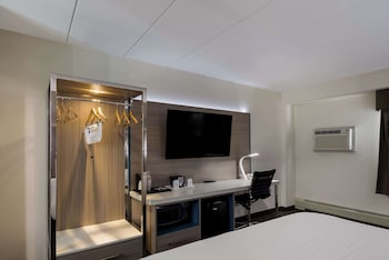 Standard Room, 1 King Bed, Non Smoking, Refrigerator & Microwave