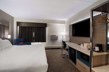 Standard Room, 1 King Bed, Accessible, Refrigerator & Microwave