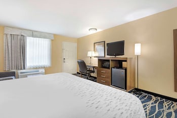 Standard Room, 1 King Bed, Non Smoking, Balcony