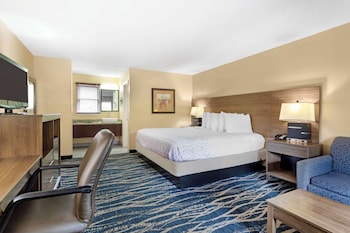 Standard Room, 1 King Bed, Non Smoking, Balcony