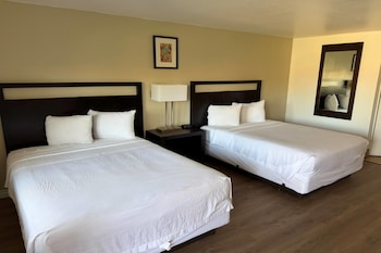 Room, 2 Queen Beds, Smoking