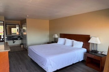 Standard Room, 1 King Bed, Smoking