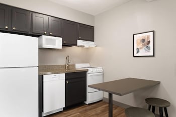 Studio Suite, 1 King Bed with Sofa bed, Non Smoking