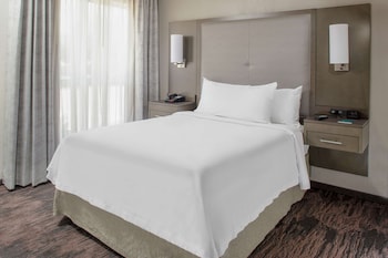 Suite, 1 King Bed with Sofa bed, Non Smoking