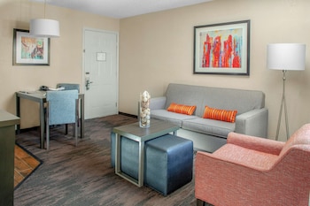 Suite, 1 King Bed with Sofa bed, Non Smoking