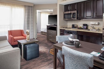 Suite, 1 King Bed with Sofa bed, Non Smoking