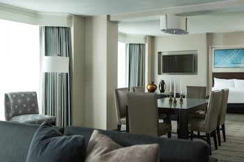 Suite, 1 King Bed (Hospitality)