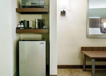 Room, 1 King Bed, Transfer Shower, Non Smoking (Communications & Mobility Accessible)