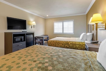 Standard Room, 2 Queen Beds, Non Smoking
