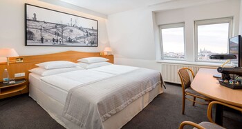 Room, 1 Double Bed (Castle View)