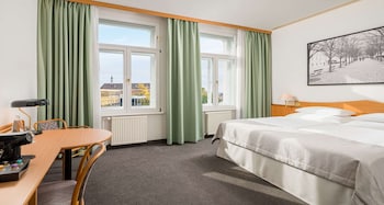 Superior Room, 1 Double Bed, Bathtub (Converts to 2 Twin Beds)
