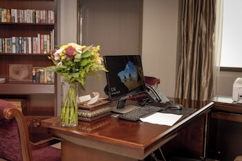 Classic Room, 1 King Bed, Club Lounge Access, Garden View