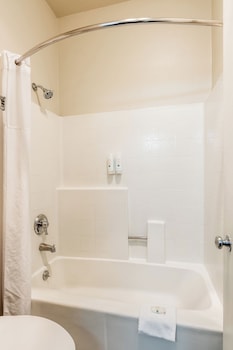 Standard Room, 2 Queen Beds, Non Smoking (Accessible Tub)