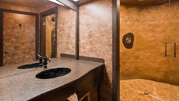 Suite, 1 King Bed, Non Smoking, Jetted Tub