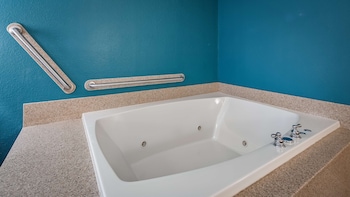 Standard Room, 1 King Bed, Non Smoking, Jetted Tub
