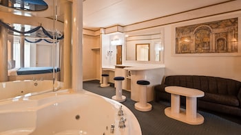 Suite, 1 King Bed, Non Smoking, Jetted Tub
