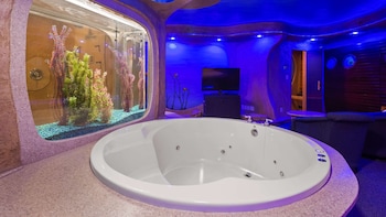 Suite, 1 King Bed, Non Smoking, Jetted Tub