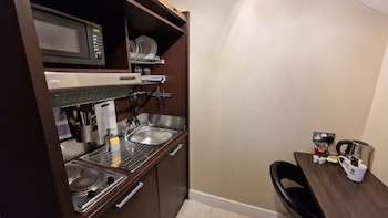 Executive Room, 1 King Bed, Non Smoking, Kitchenette